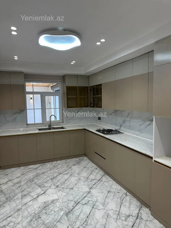 Satılır 6 otaqlı həyət evi 270 m²