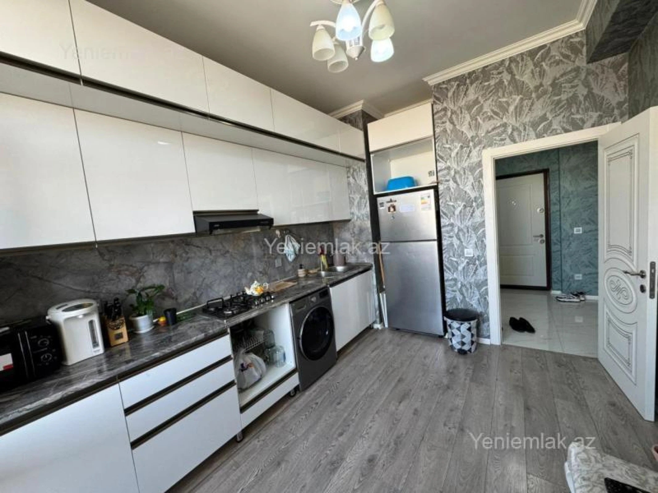 Satılır 3 otaqlı yeni tikili 100 m²