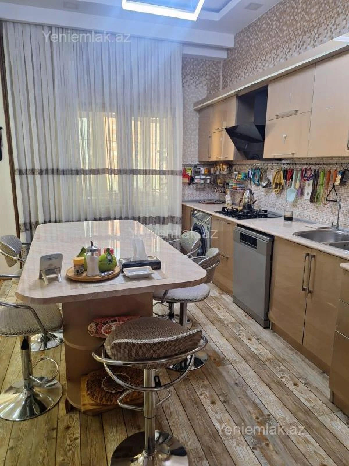 Satılır 5 otaqlı yeni tikili 270 m²