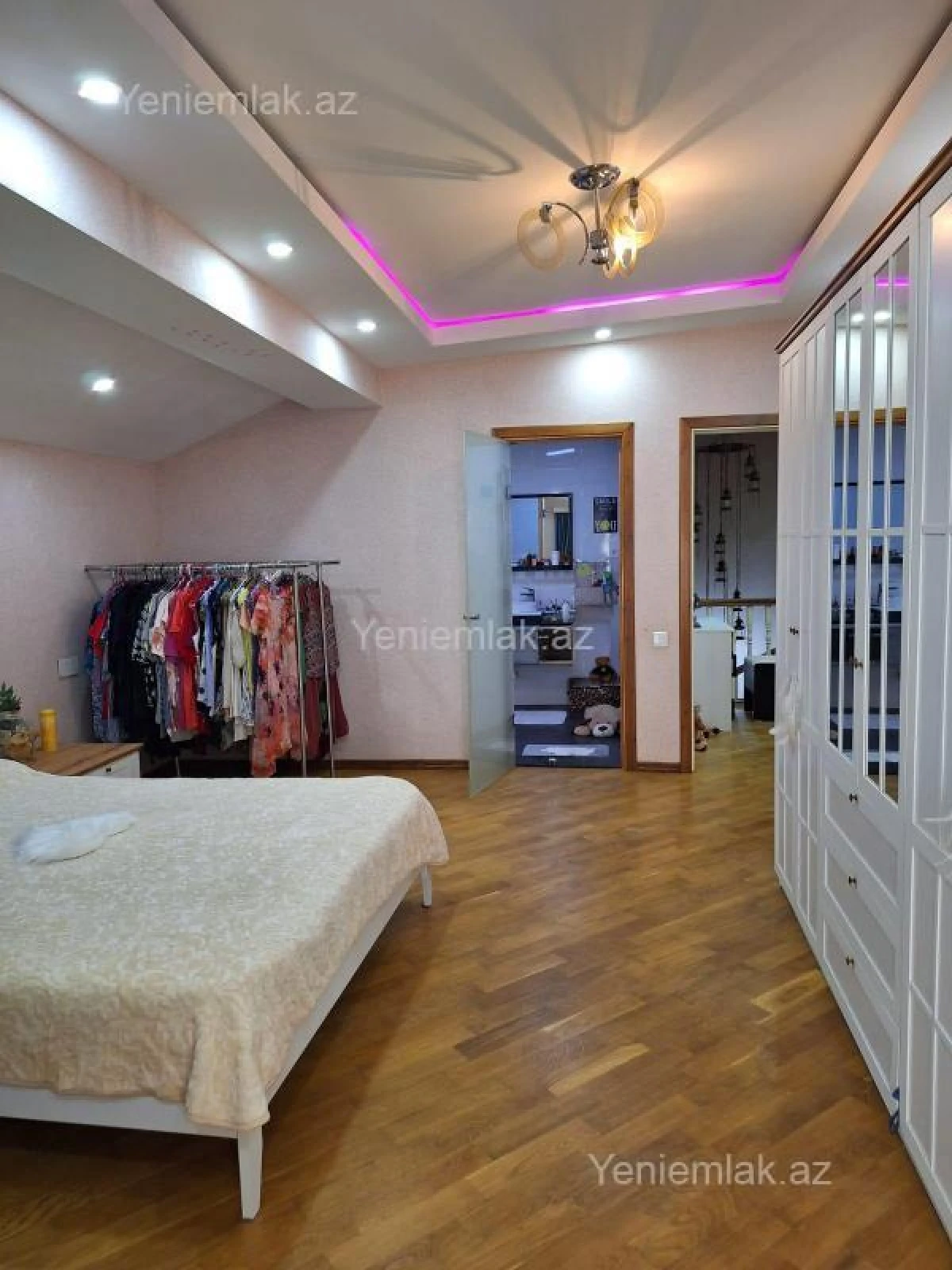 Satılır 5 otaqlı yeni tikili 270 m²