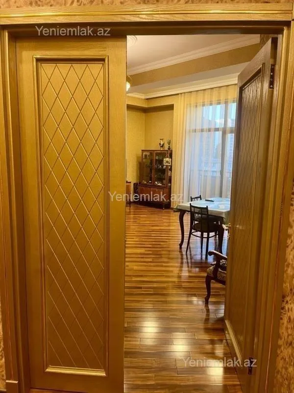 Satılır 3 otaqlı yeni tikili 125 m²