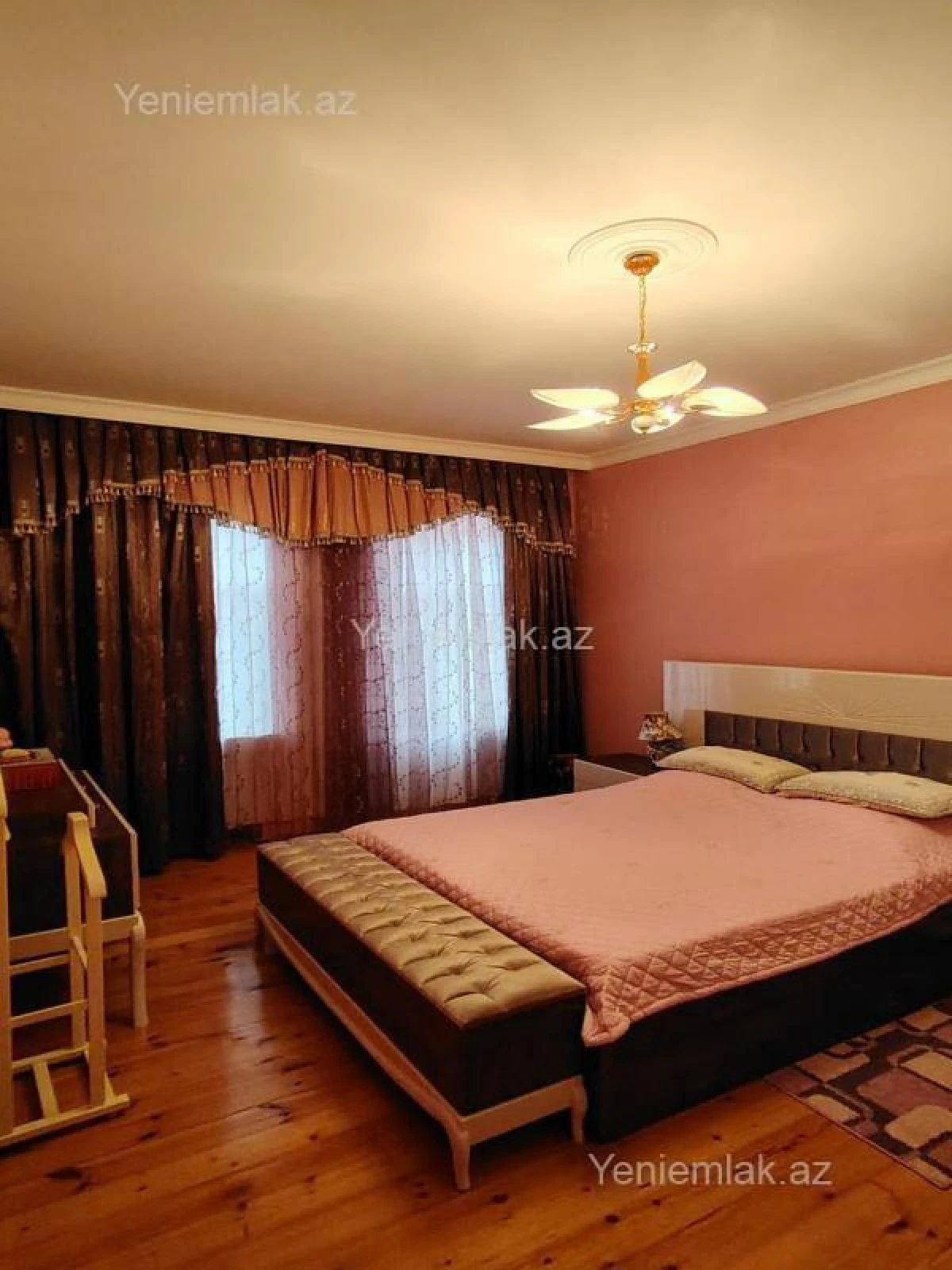 Satılır 5 otaqlı həyət evi 180 m²