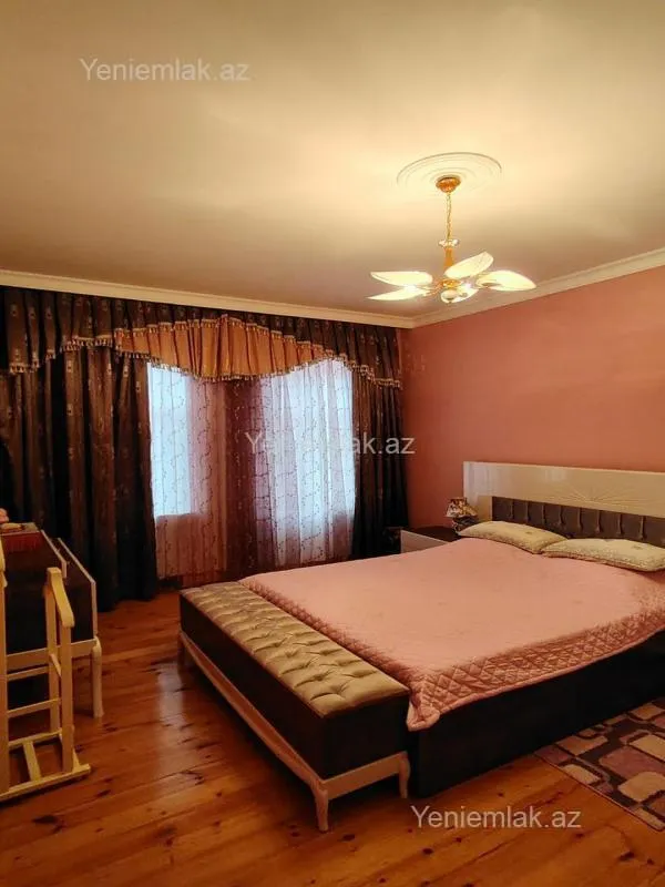 Satılır 5 otaqlı həyət evi 180 m²