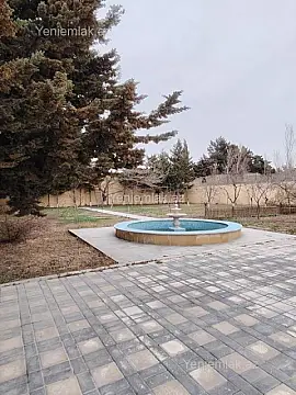 Satılır 5 otaqlı həyət evi 180 m²