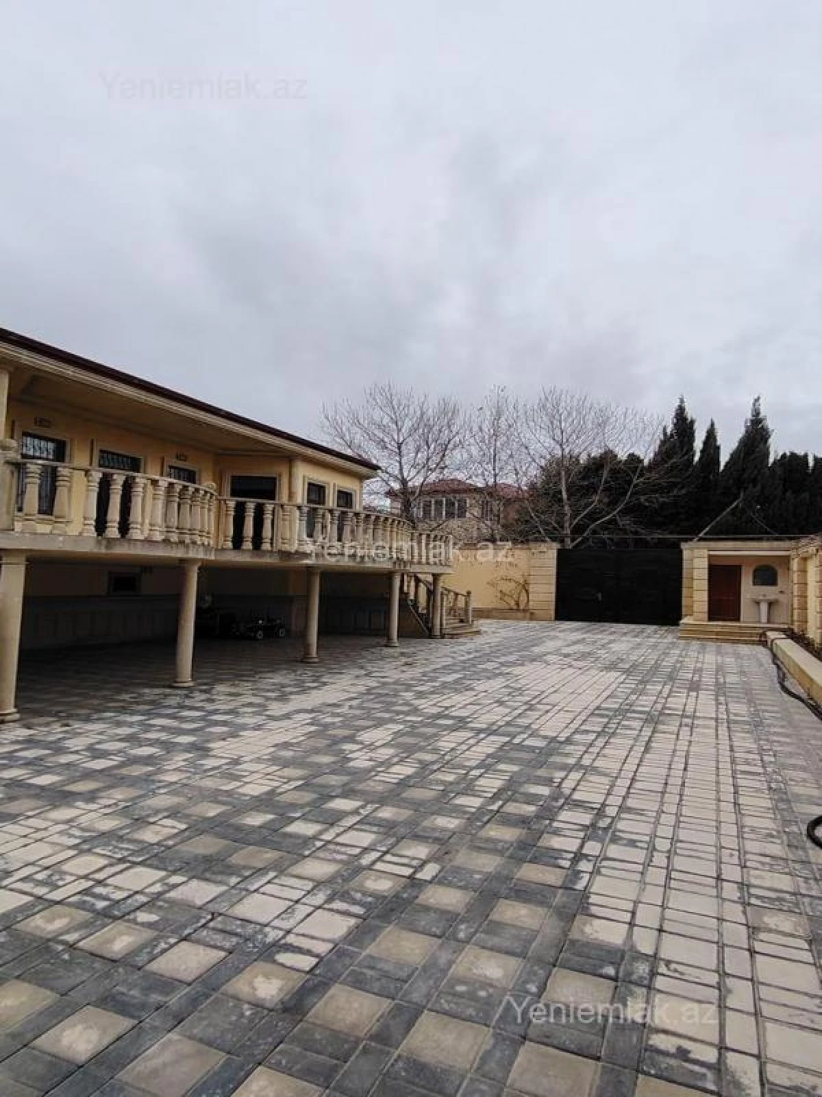 Satılır 5 otaqlı həyət evi 180 m²