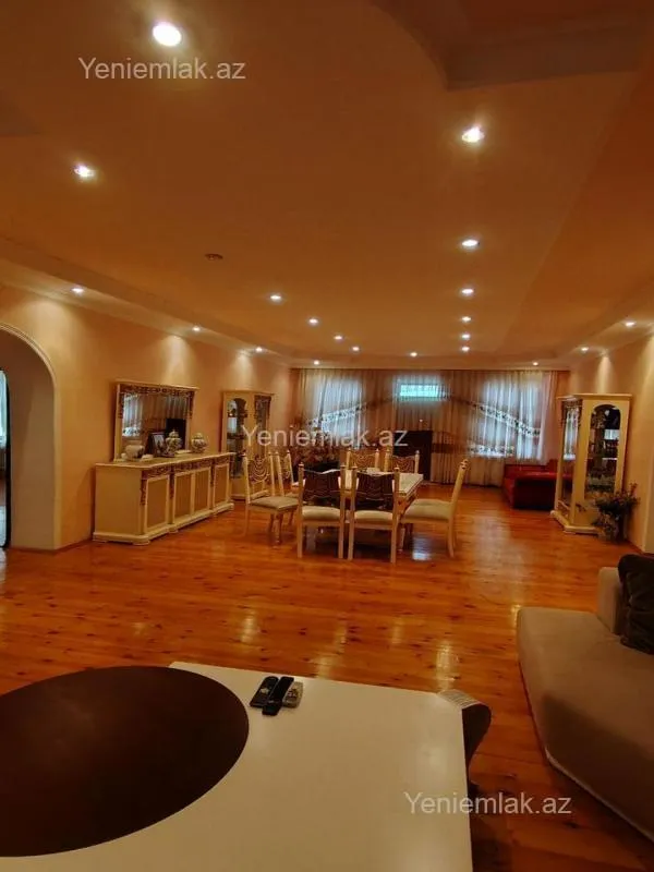 Satılır 5 otaqlı həyət evi 180 m²