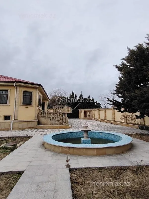 Satılır 5 otaqlı həyət evi 180 m²