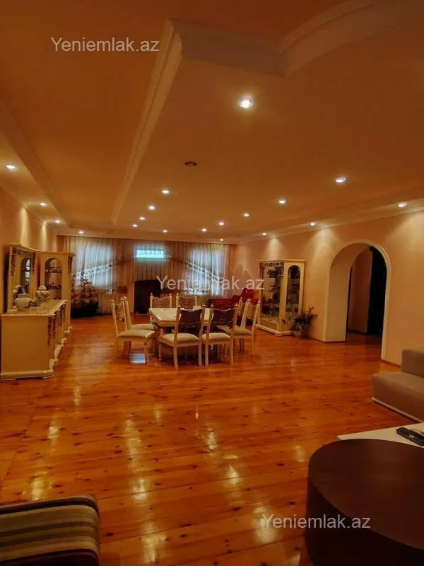 Satılır 5 otaqlı həyət evi 180 m²