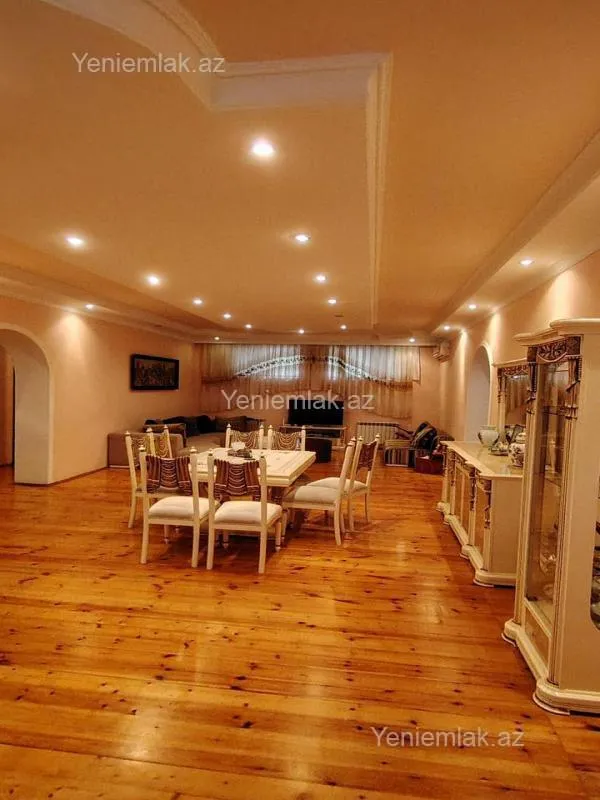 Satılır 5 otaqlı həyət evi 180 m²