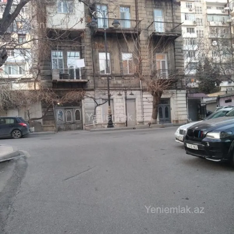 Satılır 3 otaqlı köhnə tikili 80 m²