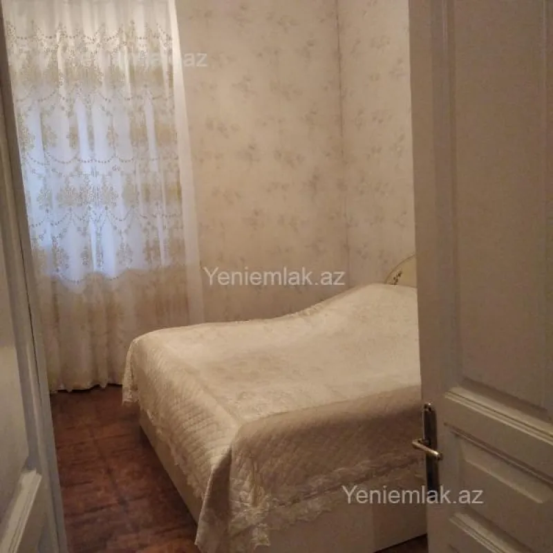 Satılır 3 otaqlı köhnə tikili 80 m²