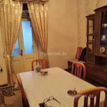 Satılır 3 otaqlı köhnə tikili 80 m²