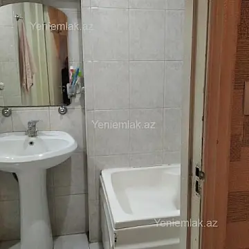 Satılır 3 otaqlı köhnə tikili 80 m²