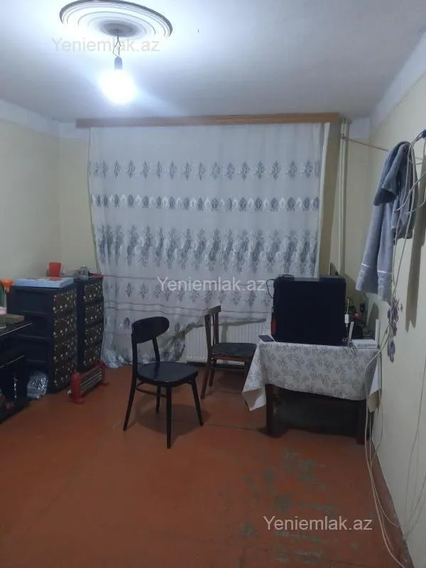 Satılır 1 otaqlı köhnə tikili 30 m²
