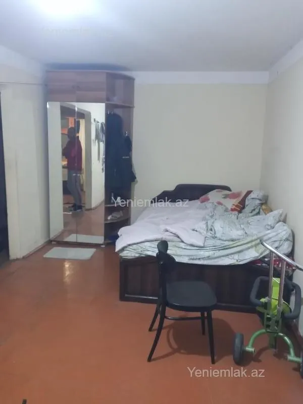 Satılır 1 otaqlı köhnə tikili 30 m²