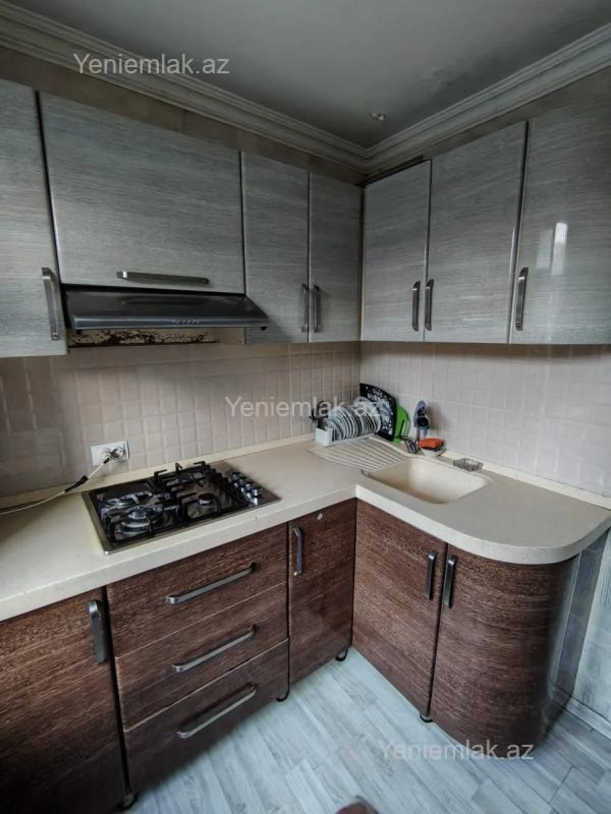 Satılır 2 otaqlı köhnə tikili 52 m²