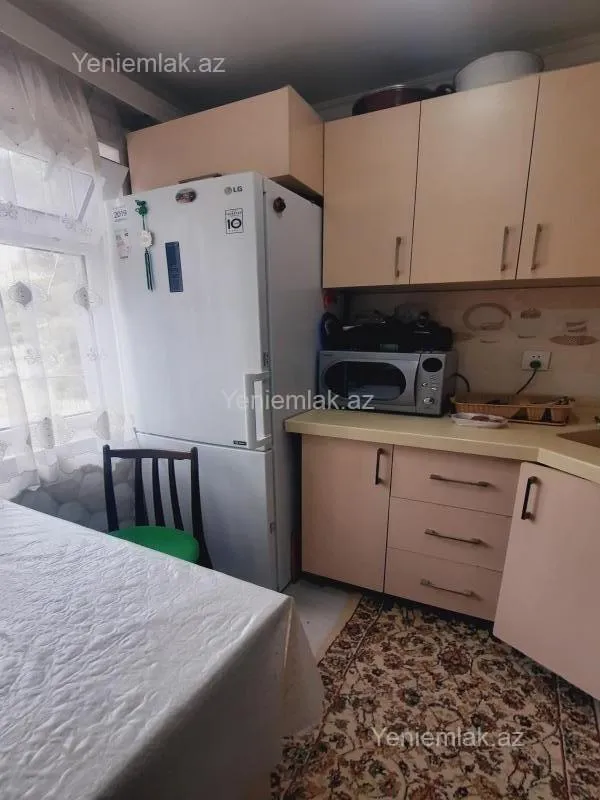 Satılır 1 otaqlı köhnə tikili 32 m²
