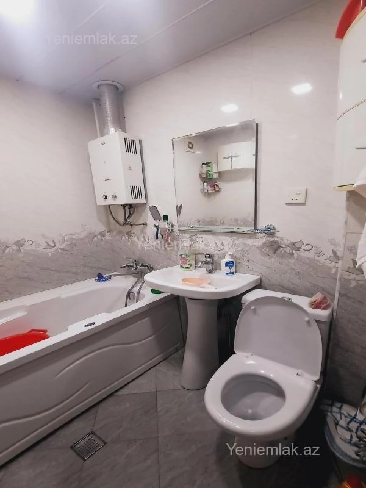 Satılır 1 otaqlı köhnə tikili 32 m²