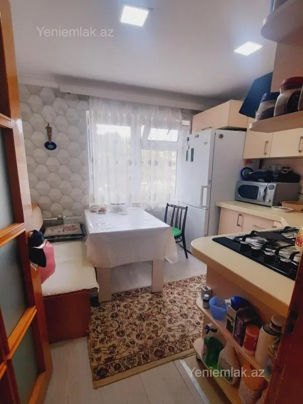 Satılır 1 otaqlı köhnə tikili 32 m²