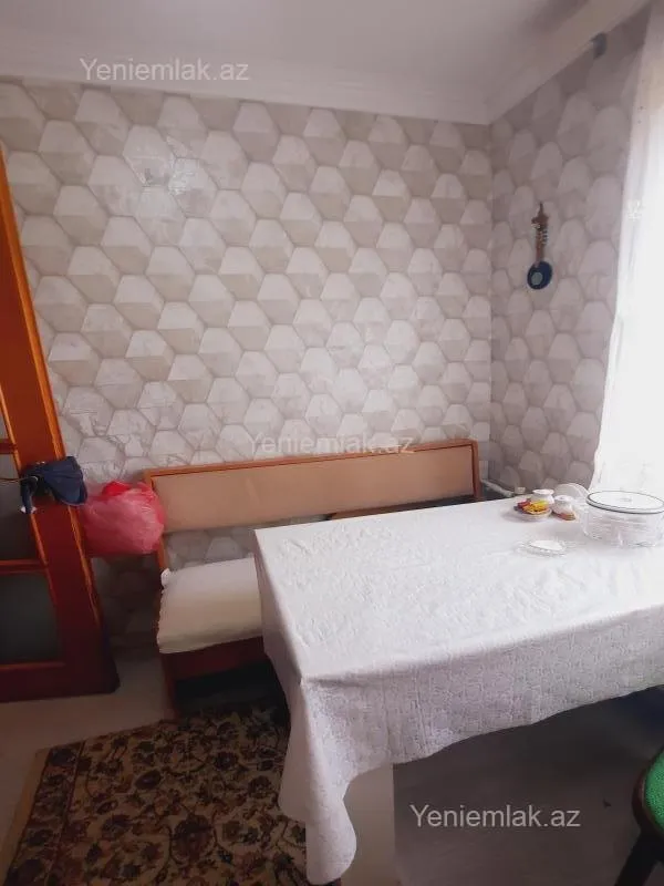 Satılır 1 otaqlı köhnə tikili 32 m²