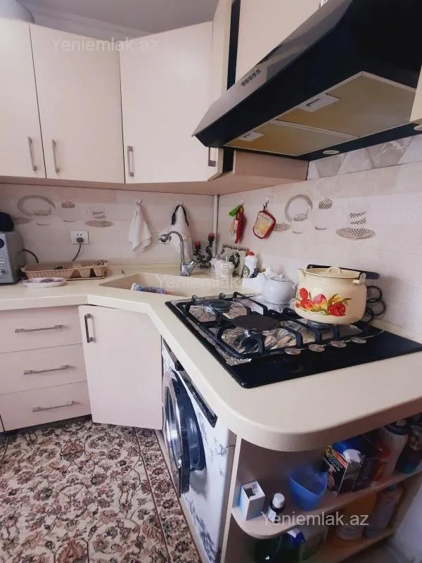 Satılır 1 otaqlı köhnə tikili 32 m²