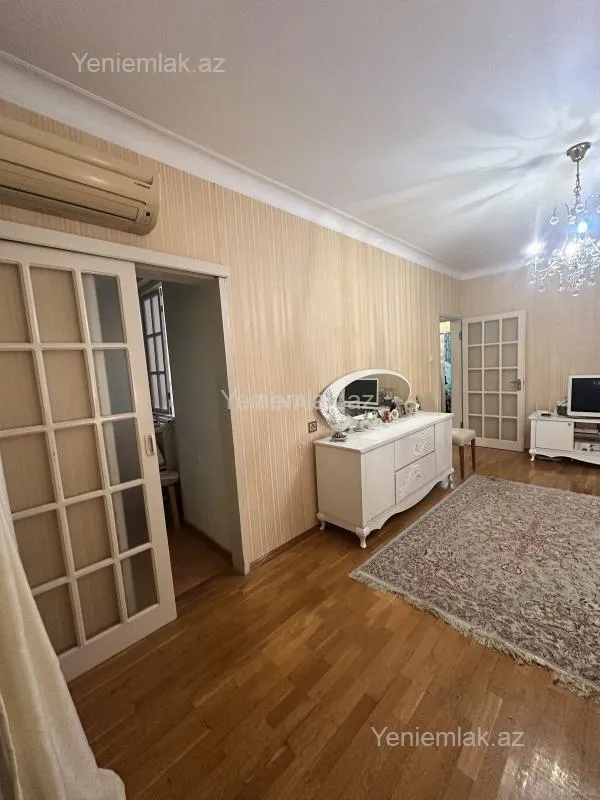 Satılır 3 otaqlı köhnə tikili 60 m²
