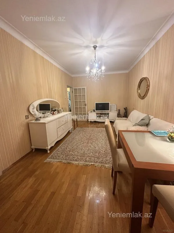 Satılır 3 otaqlı köhnə tikili 60 m²