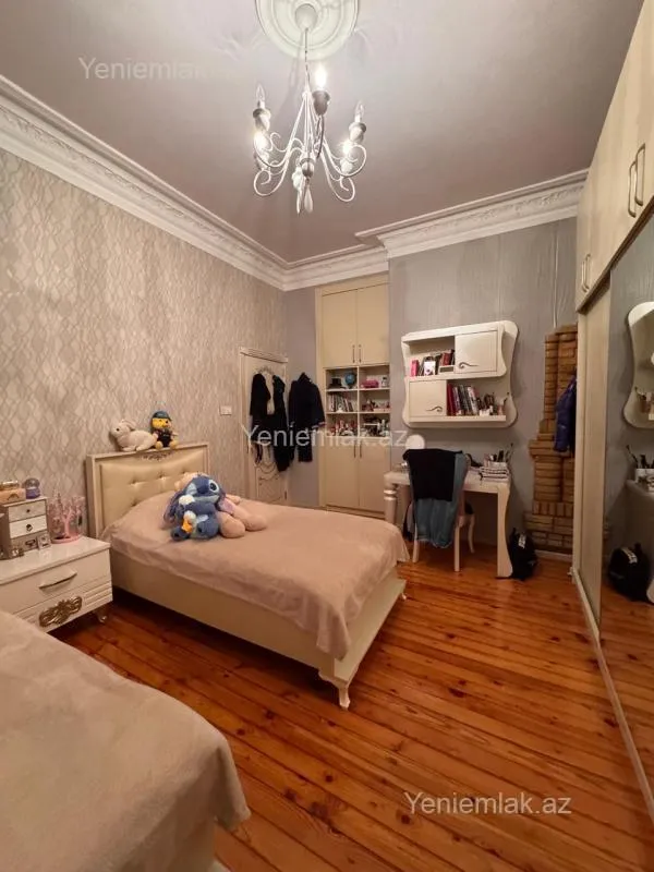 Satılır 3 otaqlı köhnə tikili 100 m²