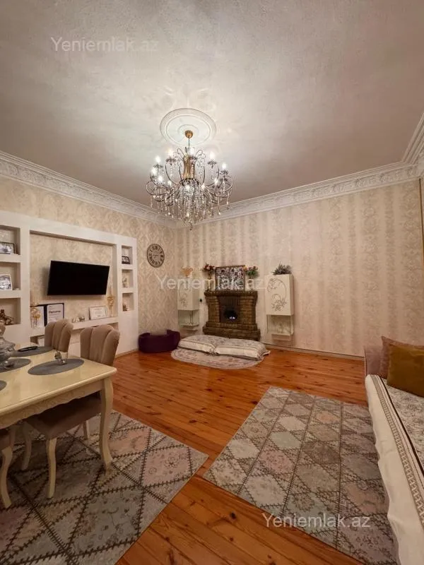 Satılır 3 otaqlı köhnə tikili 100 m²