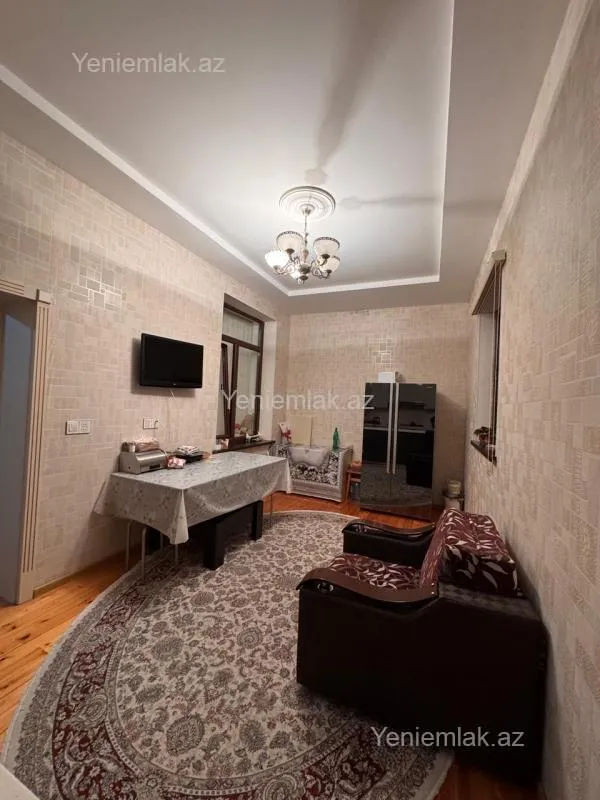 Satılır 3 otaqlı köhnə tikili 100 m²