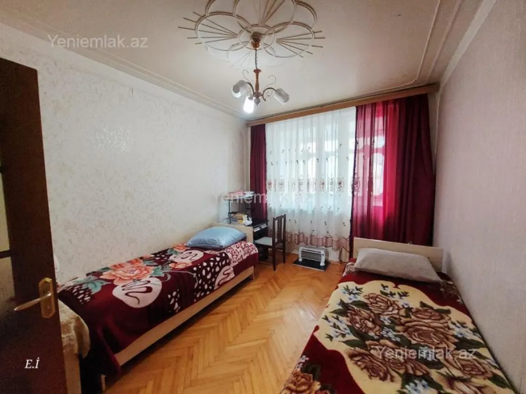 Satılır 3 otaqlı köhnə tikili 74 m²