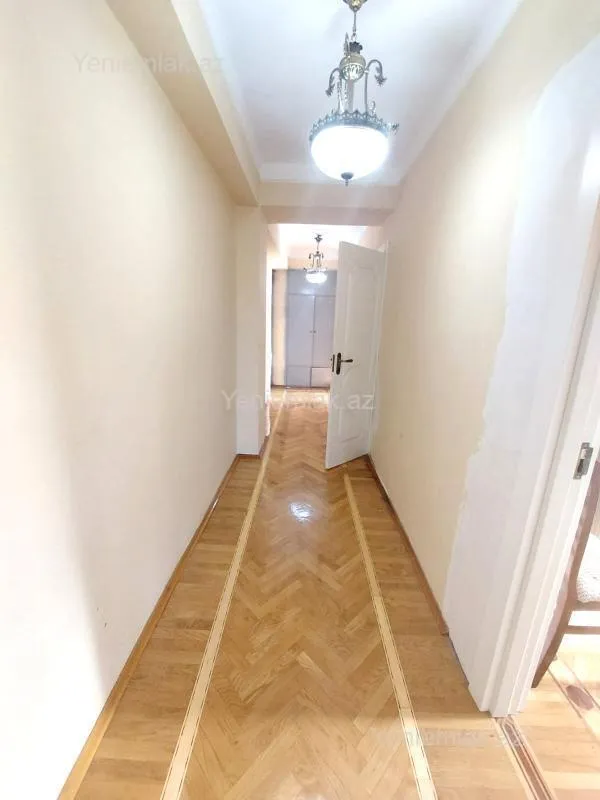 Satılır 2 otaqlı köhnə tikili 55 m²