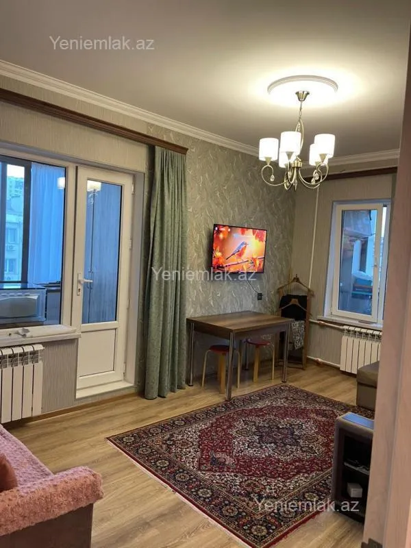 Satılır 1 otaqlı köhnə tikili 45 m²