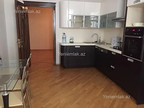 Satılır 3 otaqlı yeni tikili 130 m²