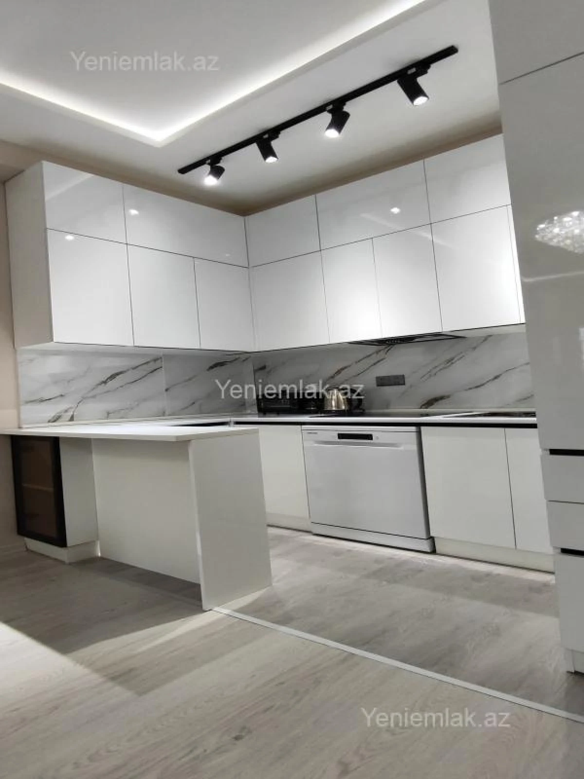 Satılır 2 otaqlı yeni tikili 72 m²