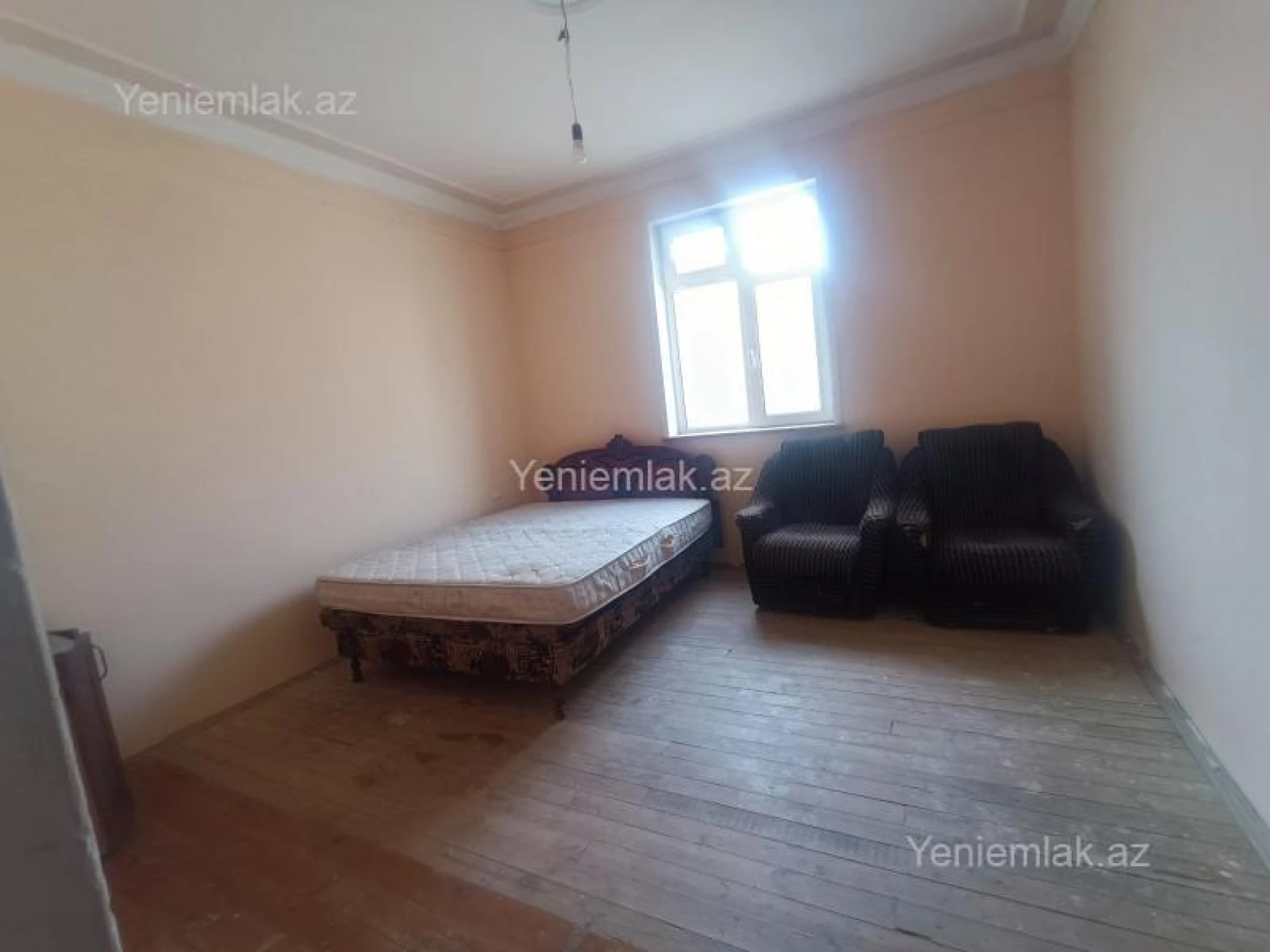 Satılır 9 otaqlı həyət evi 300 m²
