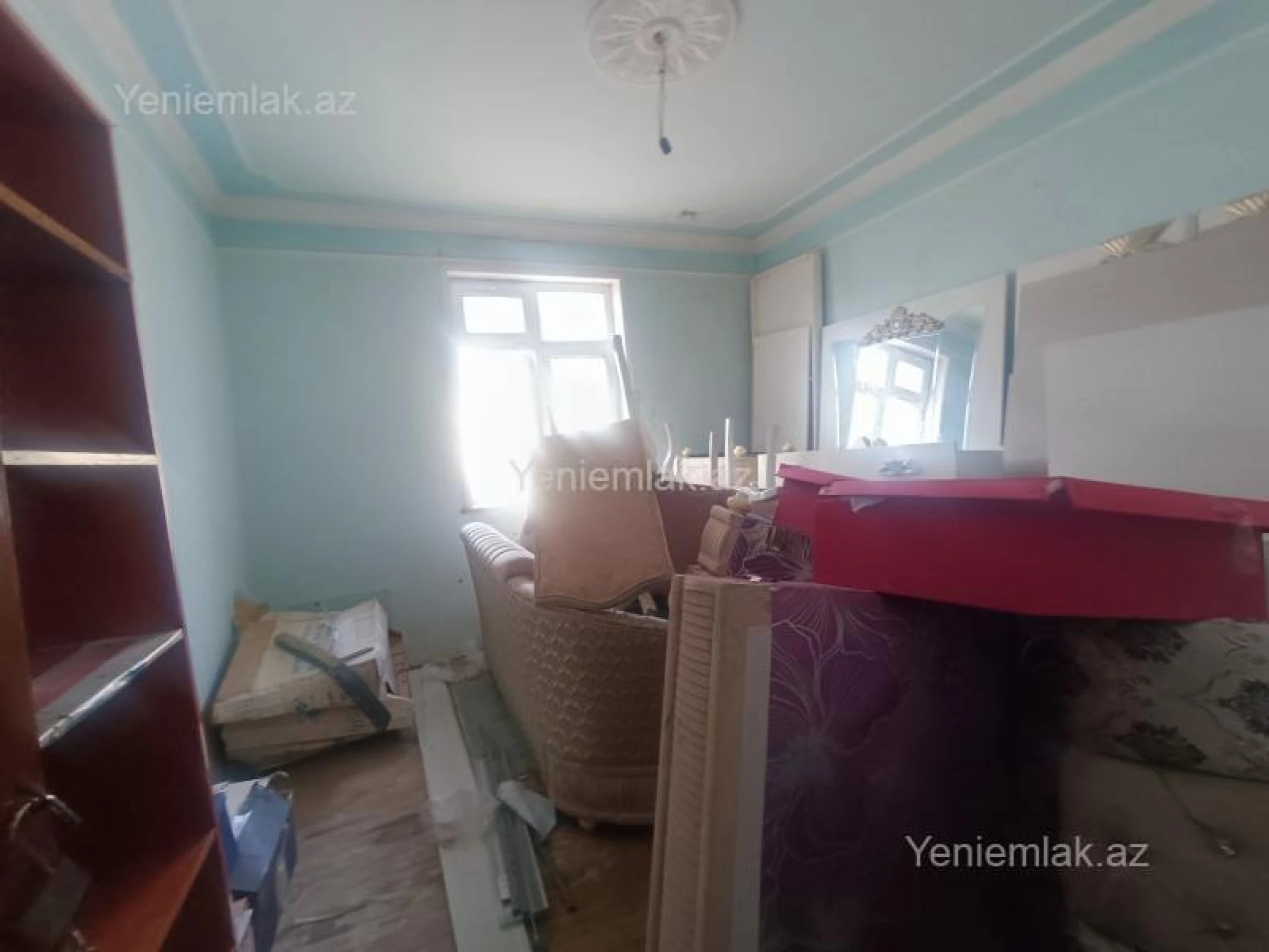 Satılır 9 otaqlı həyət evi 300 m²