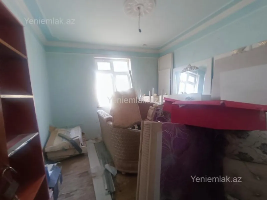 Satılır 9 otaqlı həyət evi 300 m²
