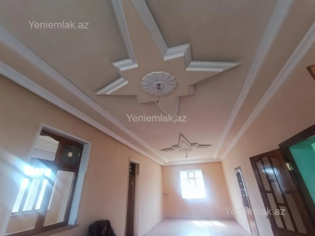 Satılır 9 otaqlı həyət evi 300 m²