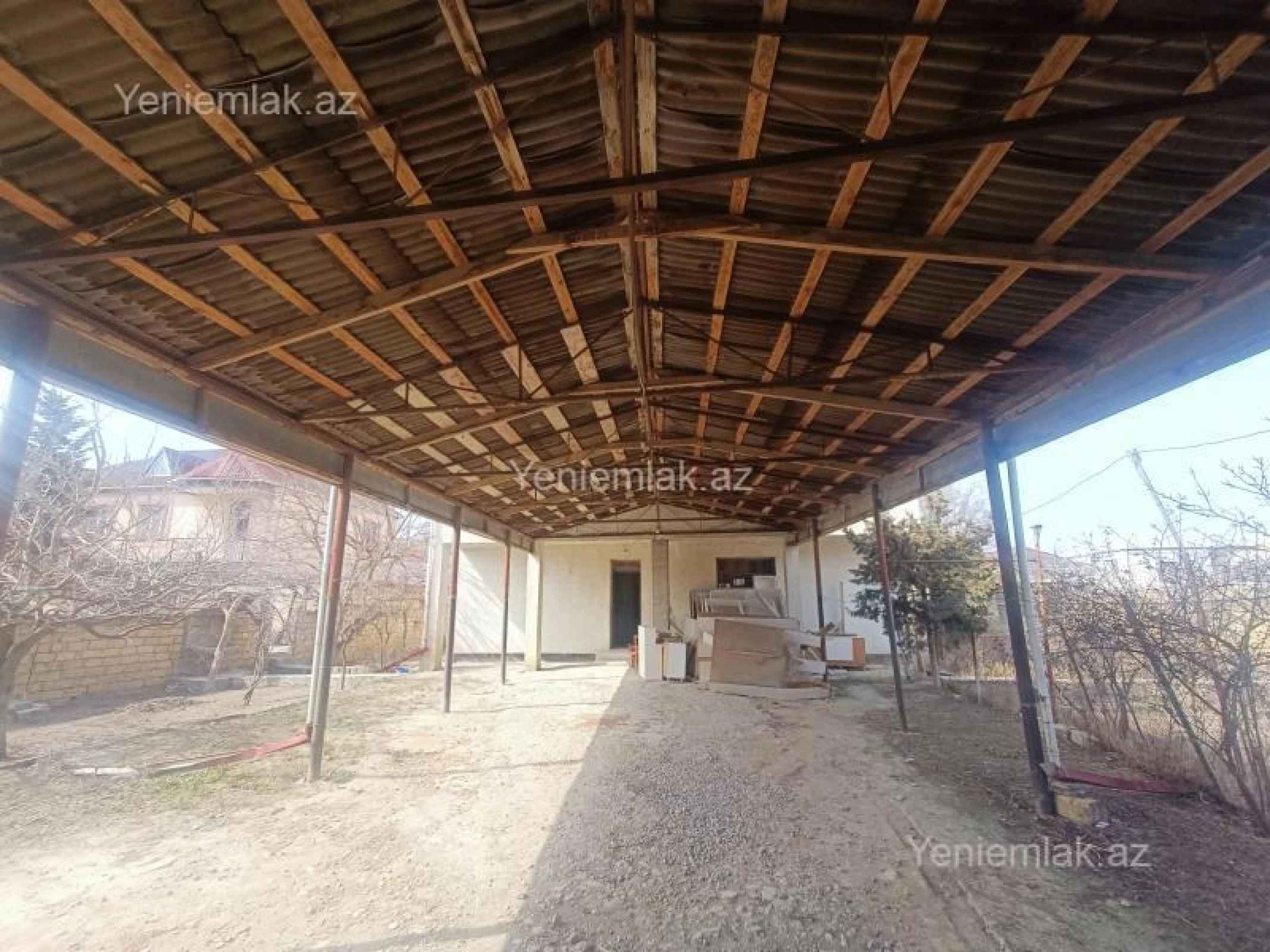 Satılır 9 otaqlı həyət evi 300 m²