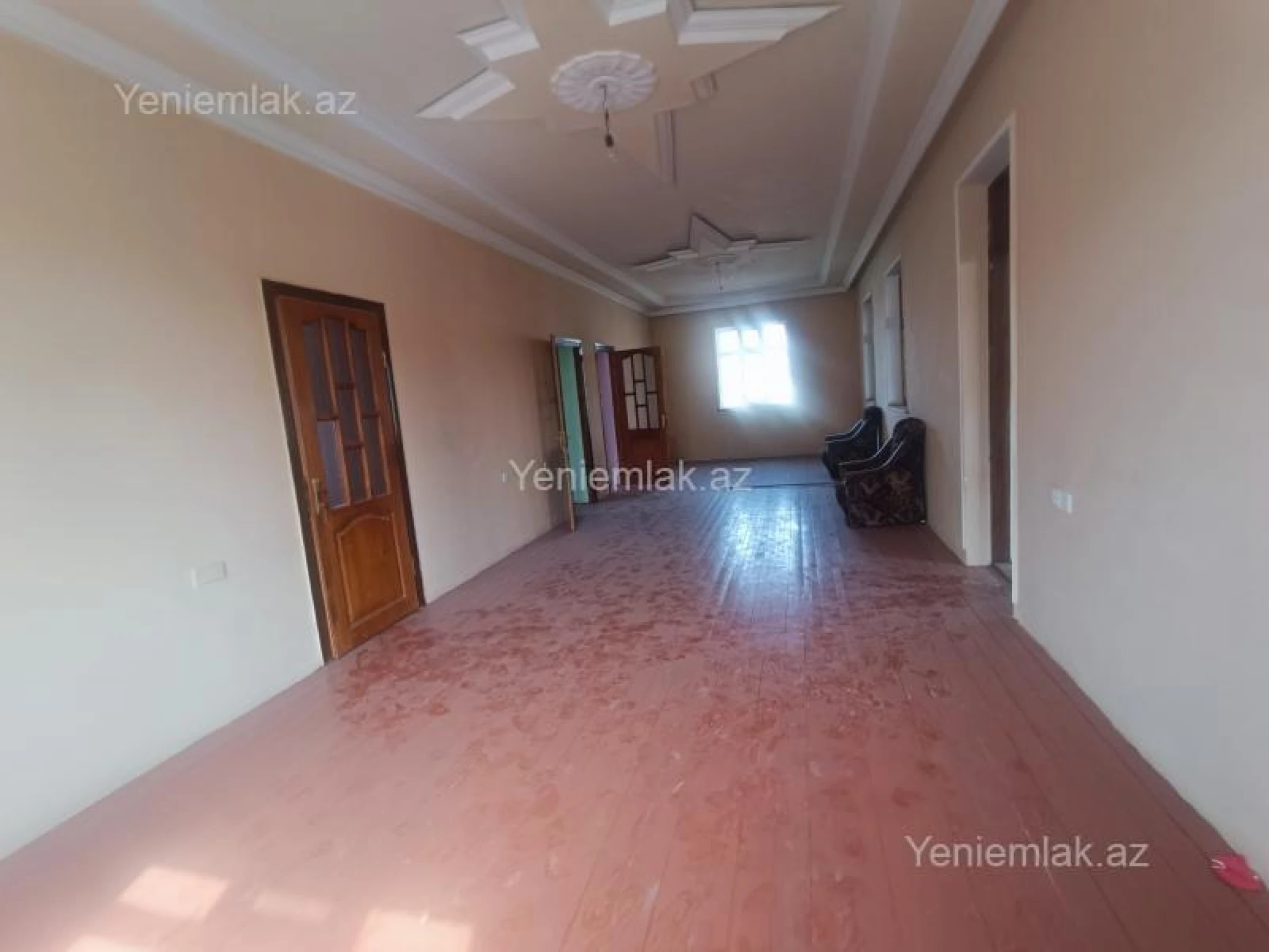 Satılır 9 otaqlı həyət evi 300 m²