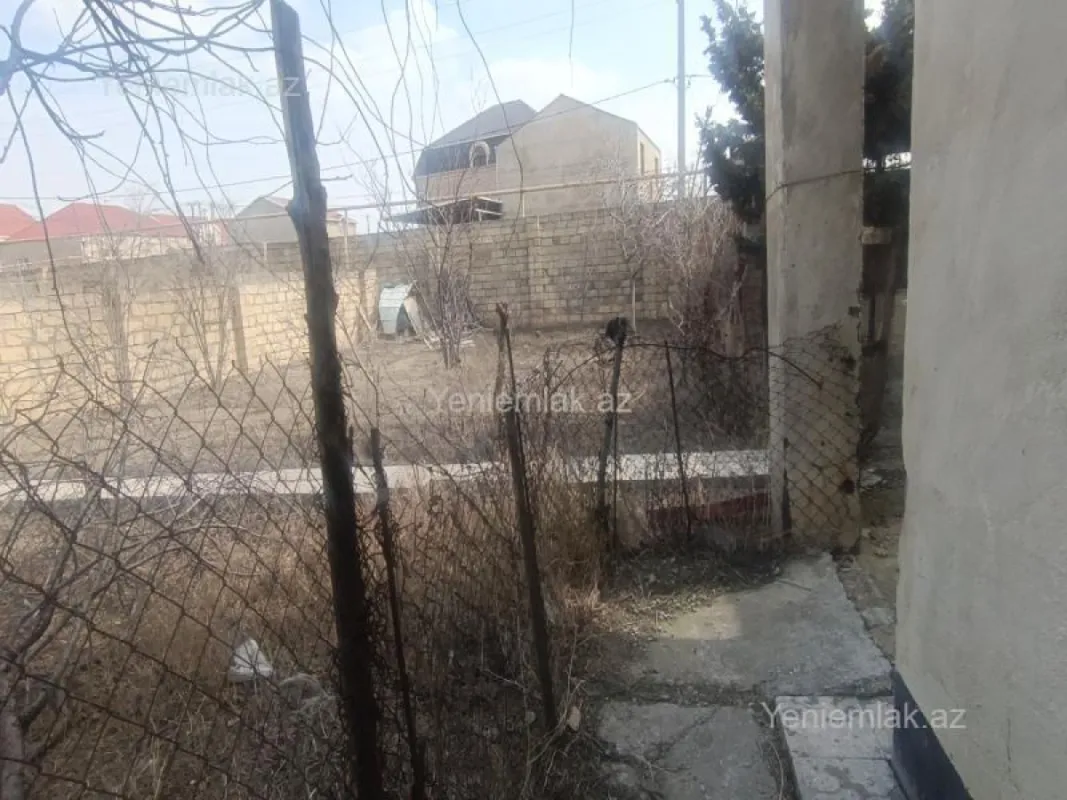 Satılır 9 otaqlı həyət evi 300 m²