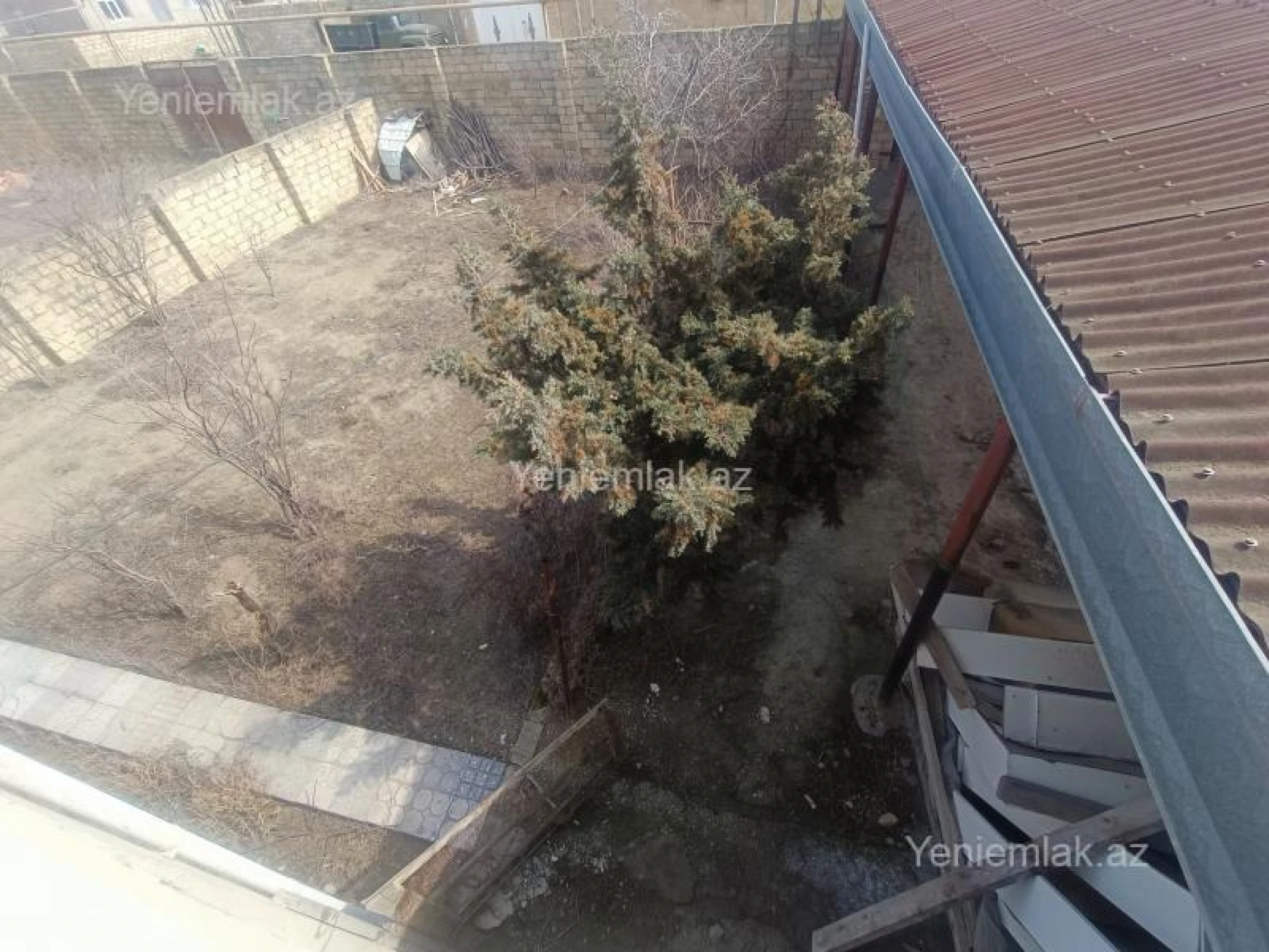Satılır 9 otaqlı həyət evi 300 m²
