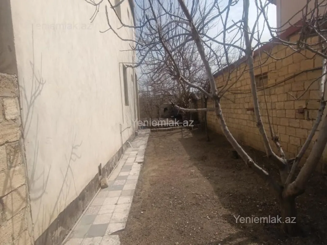Satılır 9 otaqlı həyət evi 300 m²