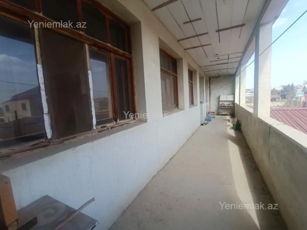 Satılır 9 otaqlı həyət evi 300 m²