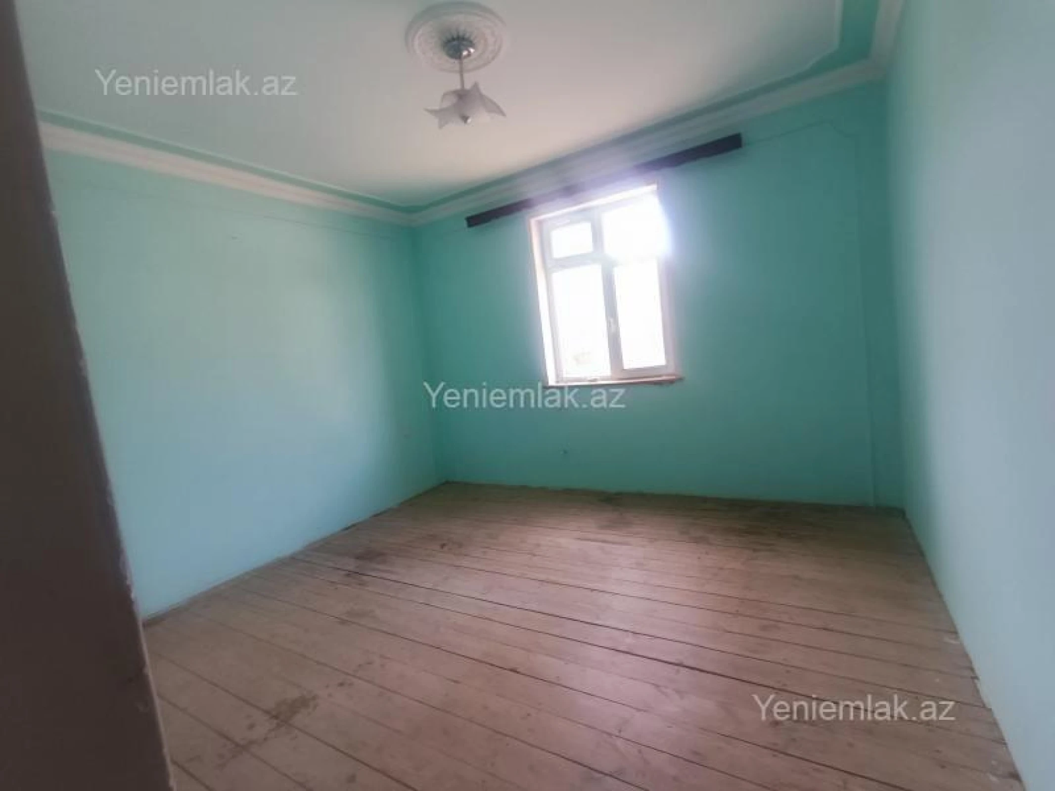 Satılır 9 otaqlı həyət evi 300 m²