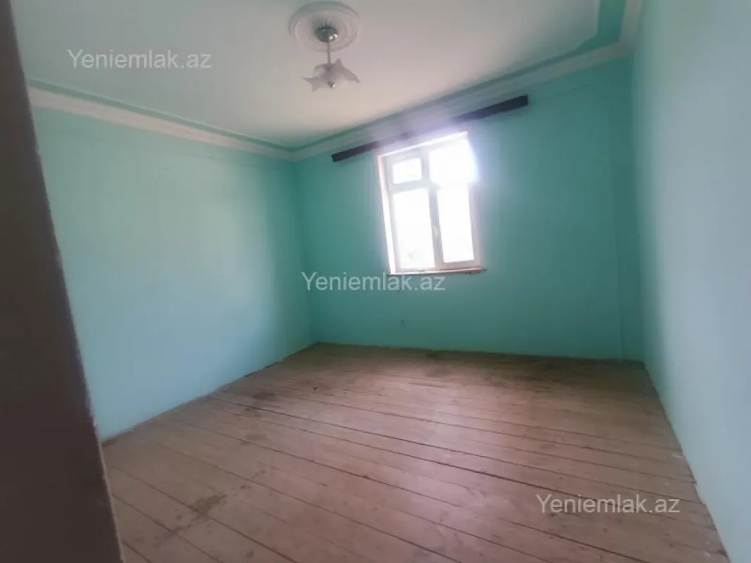Satılır 9 otaqlı həyət evi 300 m²