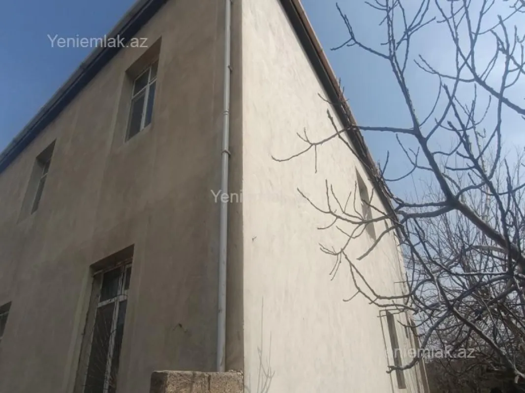 Satılır 9 otaqlı həyət evi 300 m²