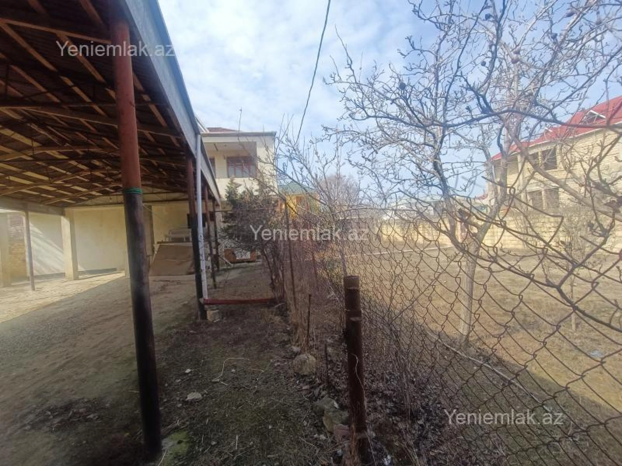 Satılır 9 otaqlı həyət evi 300 m²