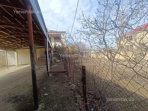 Satılır 9 otaqlı həyət evi 300 m²